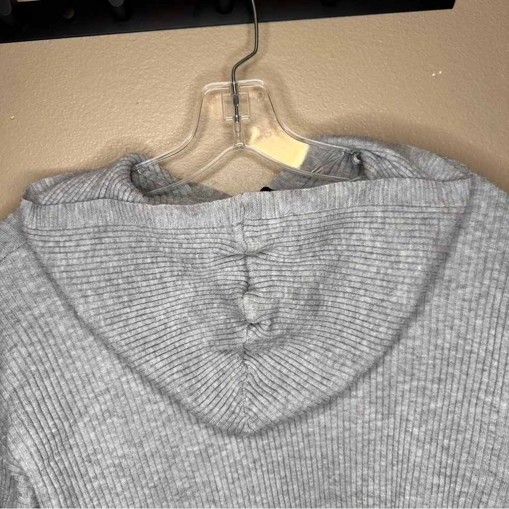 Pink Rose Women’s Cropped Ribbed Hooded Long Sleeve Sweater Size Medium Gray - Picture 6 of 6